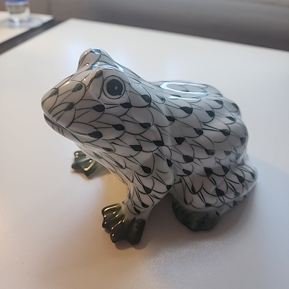 Andrea By Sadek Hand Painted Porcelain Frog Green And White. - Picture 12 of 13